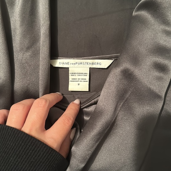 Diane Von Furstenberg Grey Silk Top and Slip - Picture 3 of 3